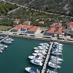 Apartman Aci Marina Cres