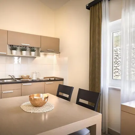 Appartement Aci Marina Cres